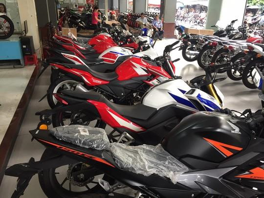 Xe may phan khoi lon Trung Quoc gia re beo hinh anh 1