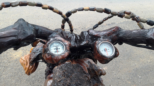 Những chiếc xe 2 bánh bằng gỗ gây sốt dân mạng Việt