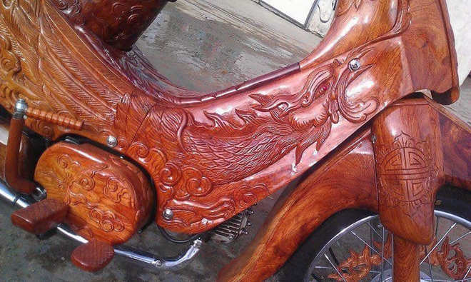 Những chiếc xe 2 bánh bằng gỗ gây sốt dân mạng Việt