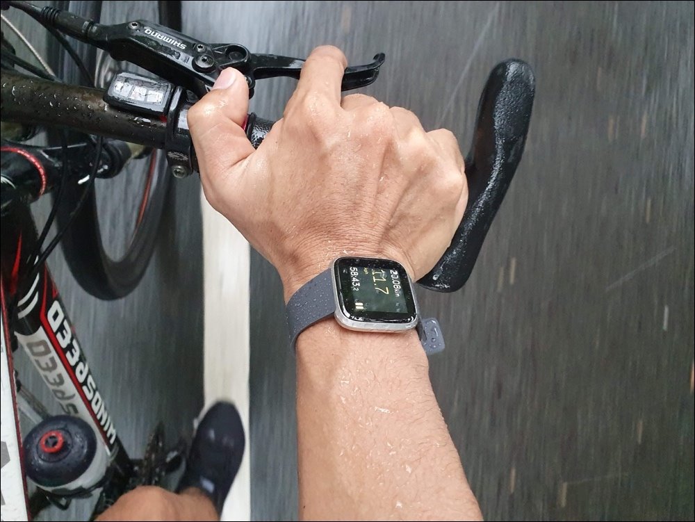 Trải nghiệm Fibit Versa Lite: Smartwatch vừa đủ cho tập luyện, theo dõi sức khoẻ