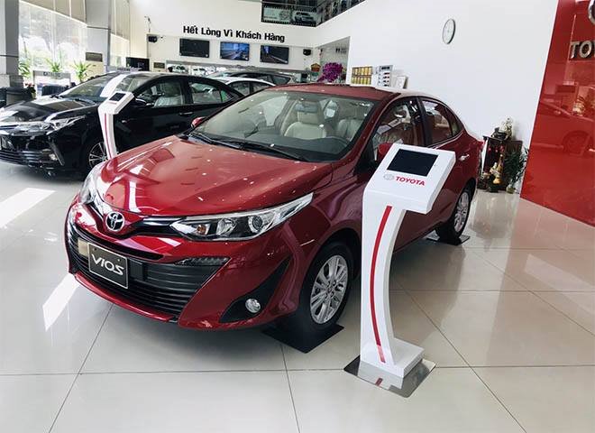 Giá Toyota Vios và Wigo đồng loạt giảm mạnh tại đại lý