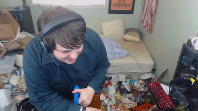 Can canh can phong 14 nam khong don dep cua mot streamer hinh anh 3