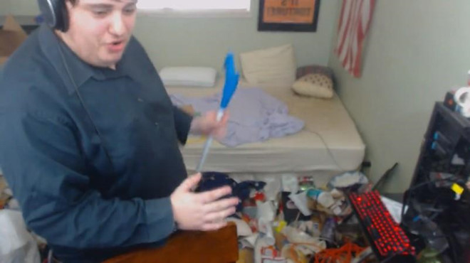 Can canh can phong 14 nam khong don dep cua mot streamer hinh anh 5