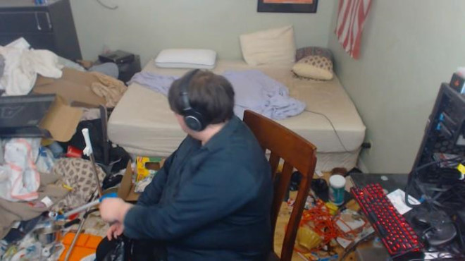 Can canh can phong 14 nam khong don dep cua mot streamer hinh anh 6