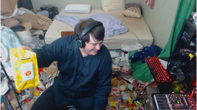 Can canh can phong 14 nam khong don dep cua mot streamer hinh anh 2