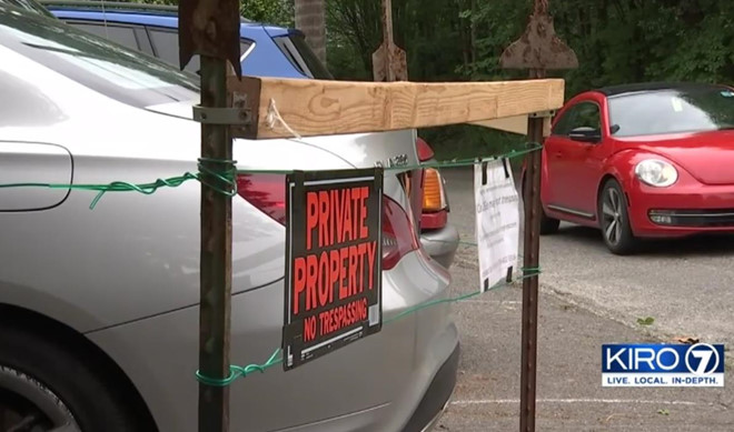 Do xe truoc cua, chu nha nhot xe doi tra tien hinh anh 2