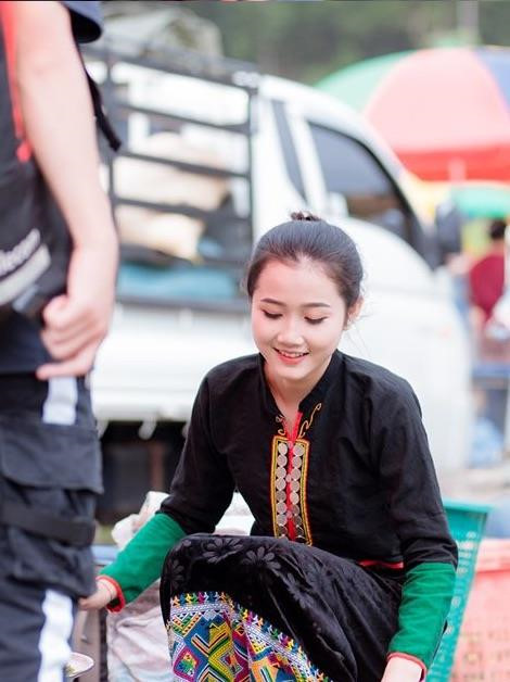 Co gai dan toc bi nguoi la nhan tin chi vi xuat hien anh tren mang hinh anh 2