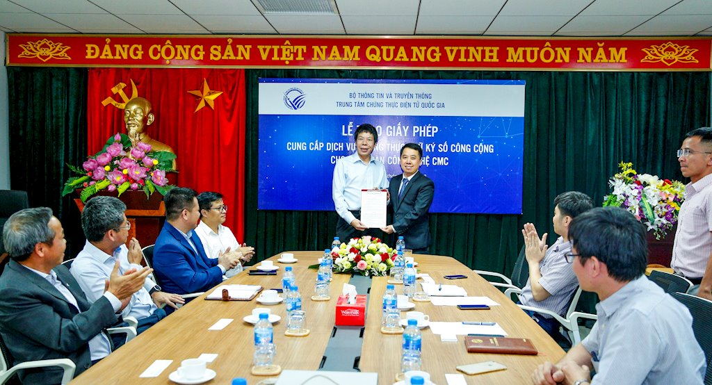 CMC trở thành nhà cung cấp dịch vụ chứng thực chữ ký số công cộng thứ 12 | Việt Nam đã có 12 nhà cung cấp dịch vụ chữ ký số công cộng | Nhận giấy phép cung cấp dịch vụ chứng thực chữ ký số, CMC muốn đẩy mạnh dịch vụ “One-stop-shop” cho doanh nghiệp
