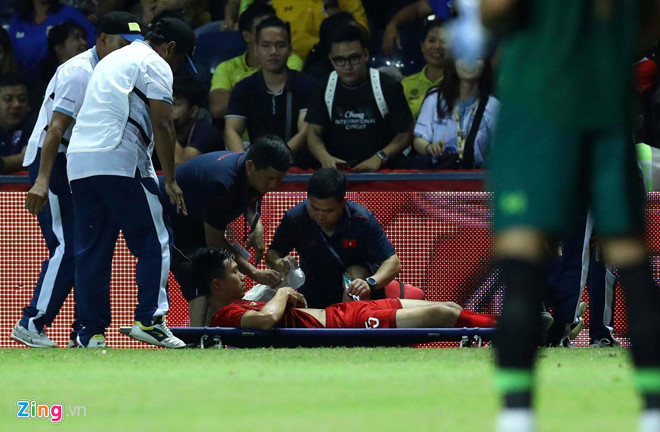 Tat vao mat Van Hau, cau thu Thai Lan nhan 'gach da' cua dan mang hinh anh 1