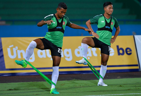 U23 Myanmar mac ao cong nghe cao, tap cung day khang luc hinh anh 2