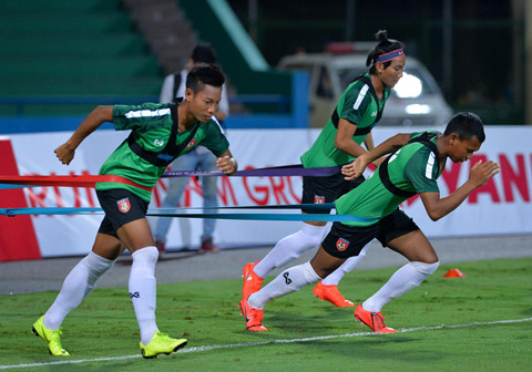 U23 Myanmar mac ao cong nghe cao, tap cung day khang luc hinh anh 3