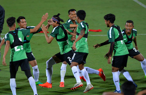 U23 Myanmar mac ao cong nghe cao, tap cung day khang luc hinh anh 5
