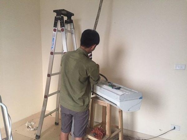 Vạch trần 3 cách moi tiền của thợ sửa điều hòa, cẩn thận kẻo mất tiền oan