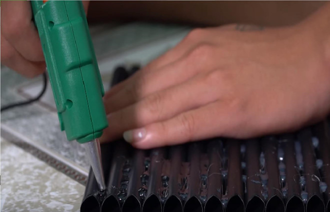 Lam nha bang 5.000 ong hut, vlogger bi che 'tan cung cua thieu y thuc' hinh anh 3