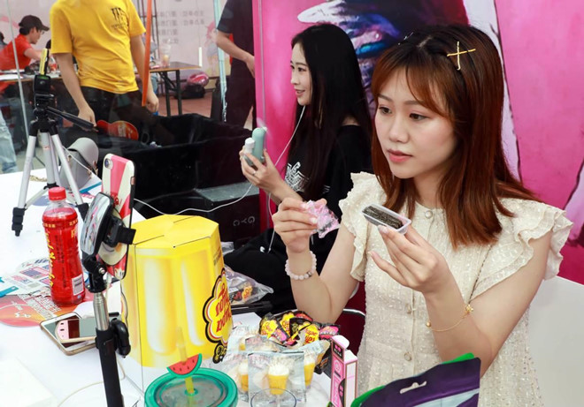 Sau Han Quoc, toi nguoi tre Trung Quoc nghien nhin nguoi khac an uong hinh anh 1