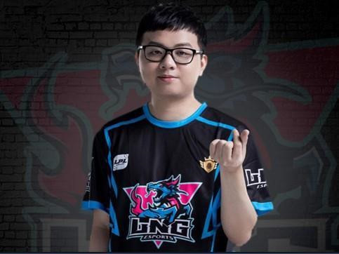 Chan dung SofM, nguoi Viet Nam tung hoanh tai LMHT Trung Quoc hinh anh 1