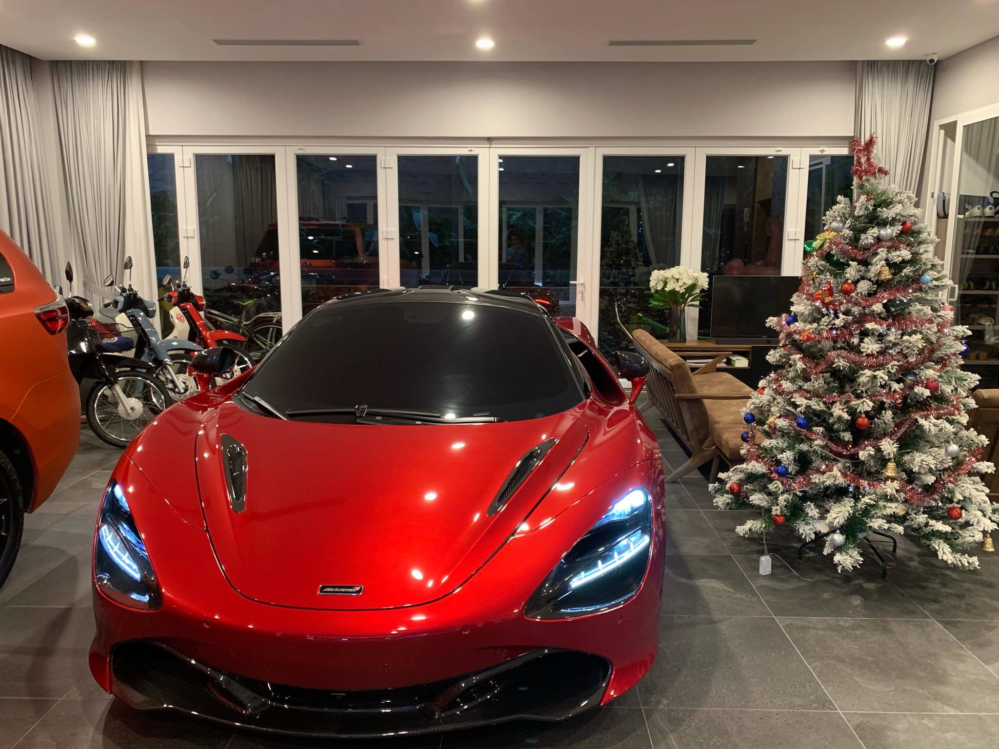 Gian nan 'rước' siêu xe triệu đô McLaren 720S về Việt Nam
