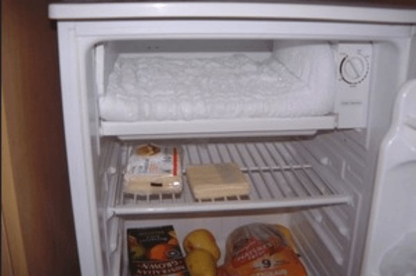tủ lạnh bị đóng tuyết