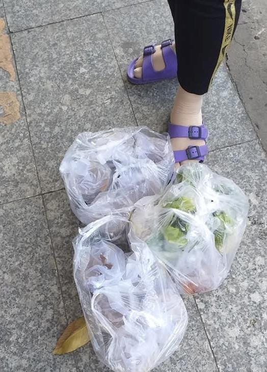 Them nu shipper bi khach hang bung 10 suat do an hinh anh 2