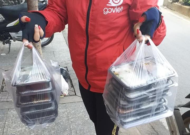 Them nu shipper bi khach hang bung 10 suat do an hinh anh 1