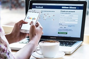 Làm thế nào Facebook tra được từ khóa tìm kiếm của bạn trên Google?