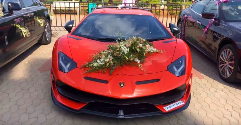 Loạt siêu xe đình đám trong đám cưới xa hoa nhất từng thấy