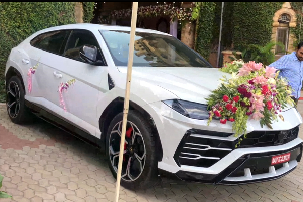 Loạt siêu xe đình đám trong đám cưới xa hoa nhất từng thấy