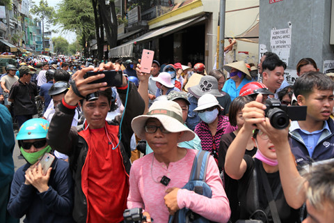 Do trung len dau me va nhung lan YouTuber gay phan no vi lam lo hinh anh 4