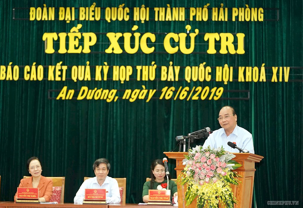 Thủ tướng Nguyễn Xuân Phúc: Mặt trái của mạng xã hội khiến một bộ phận lớp trẻ mất niềm tin | Thủ tướng: Chính phủ đã có một số biện pháp ngăn ngừa tác hại, mặt trái của mạng xã hội
