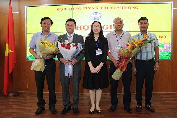 Bộ trưởng TT&TT trao quyết định bổ nhiệm Tổng biên tập báo VietNamNet