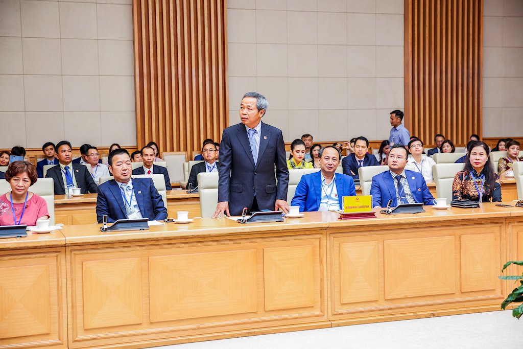 Chủ tịch CMC: Việt Nam có cơ hội trở thành điểm kết nối, lưu trữ dữ liệu của khu vực ASEAN | Chủ tịch CMC thay mặt doanh nhân cam kết với Thủ tướng đưa Việt Nam thành nước phát triển 