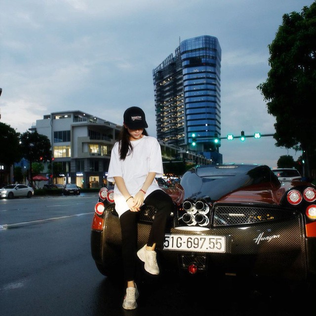 Con gái đầu doanh nhân Phạm Trần Nhật Minh khoe dàn đồ hiệu bên cạnh siêu xe Pagani Huayra đắt nhất Việt Nam - Ảnh 5.