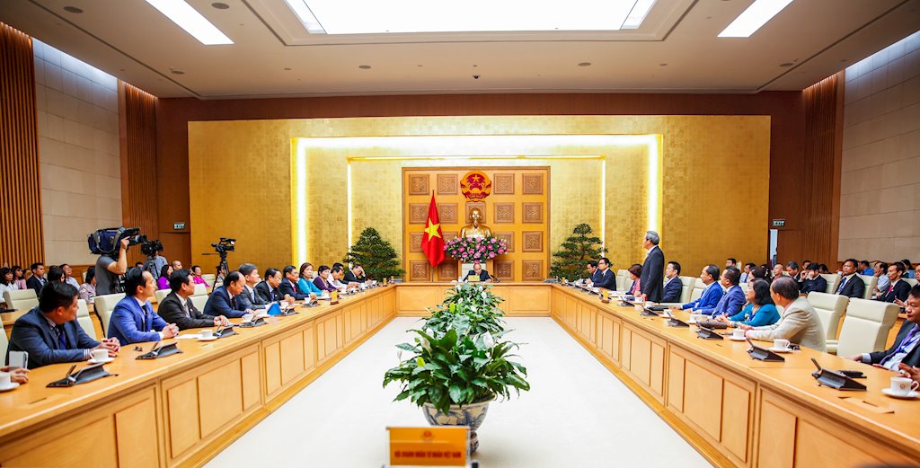 Chủ tịch CMC: Việt Nam có cơ hội trở thành điểm kết nối, lưu trữ dữ liệu của khu vực ASEAN | Chủ tịch CMC thay mặt doanh nhân cam kết với Thủ tướng đưa Việt Nam thành nước phát triển