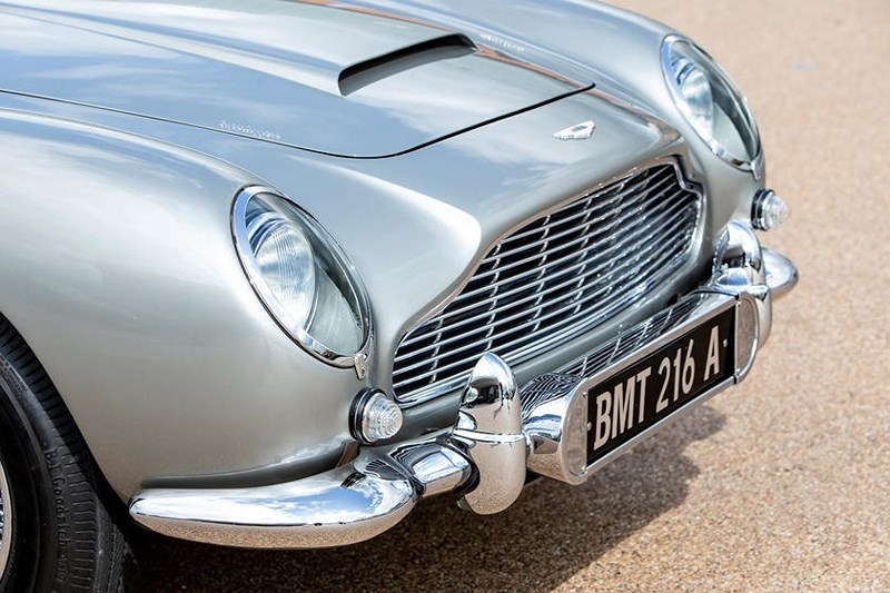 Xe cổ có 'tuổi thọ' nửa thế kỷ sắp được bán với giá hơn trăm tỷ đồng?