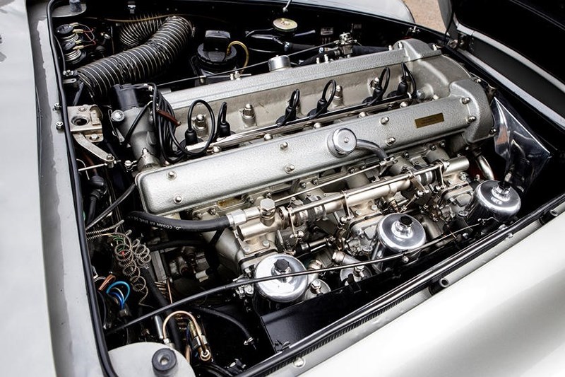 Xe cổ có 'tuổi thọ' nửa thế kỷ sắp được bán với giá hơn trăm tỷ đồng?