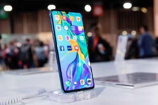 Liệu ai còn muốn mua điện thoại mới của Huawei khi nó không có Facebook, Youtube,...?