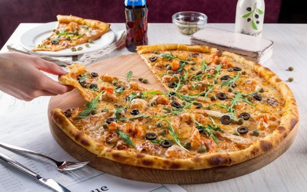 Một cửa hàng sẵn sàng miễn phí pizza cỡ lớn cho thực khách nếu họ tránh xa smartphone trong lúc ăn