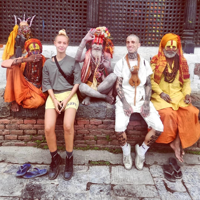 Vo chong nguoi Duc bi 'nem da' vi xin tien dan mang de di du lich hinh anh 4