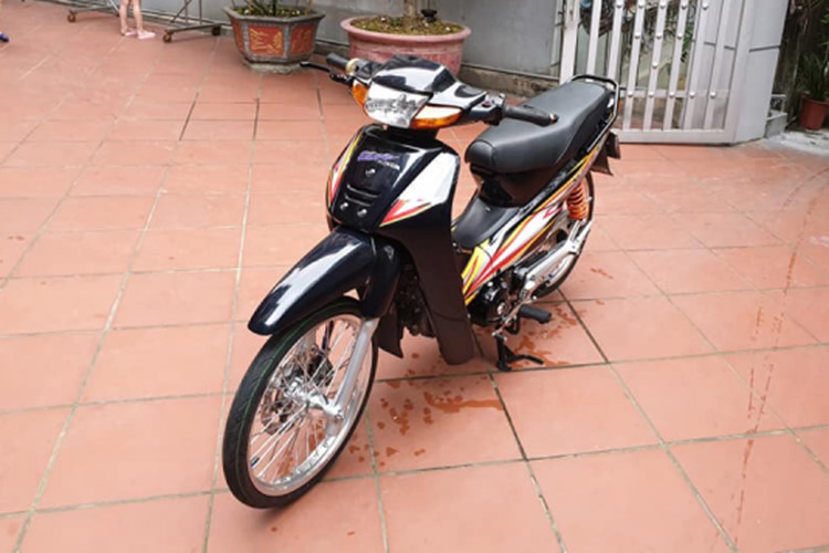 Choáng với xe bình dân Honda Wave giá trăm triệu