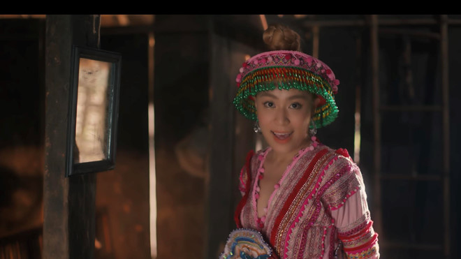 Dan mang thich thu voi 'vu tru van hoc' trong MV cua Hoang Thuy Linh hinh anh 2