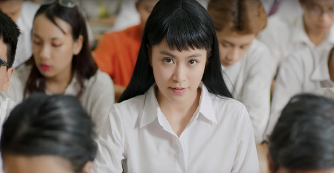 Dan mang thich thu voi 'vu tru van hoc' trong MV cua Hoang Thuy Linh hinh anh 7