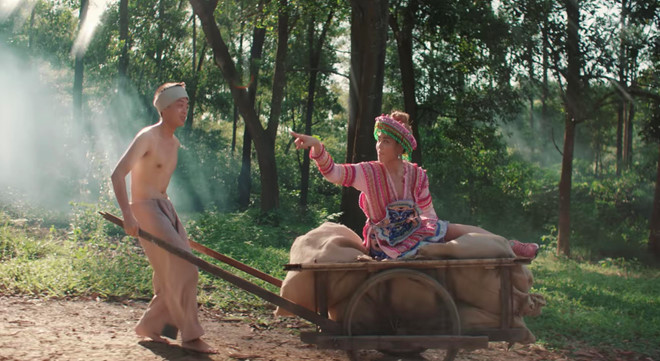 Dan mang thich thu voi 'vu tru van hoc' trong MV cua Hoang Thuy Linh hinh anh 4