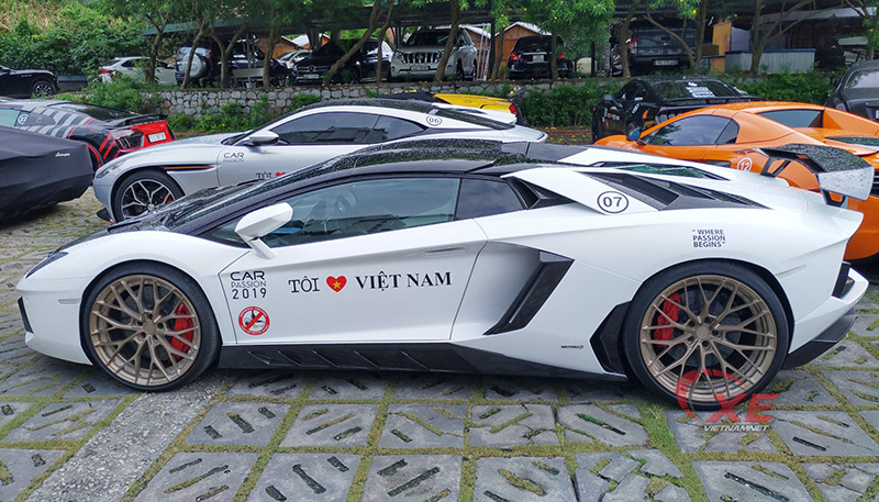 Đẳng cấp chơi siêu xe Lamborghini đáng nể của đại gia Tùng 'vàng'