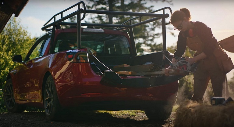 Cô gái chơi trội độ Tesla Model 3 mới thành xe bán tải chất lừ