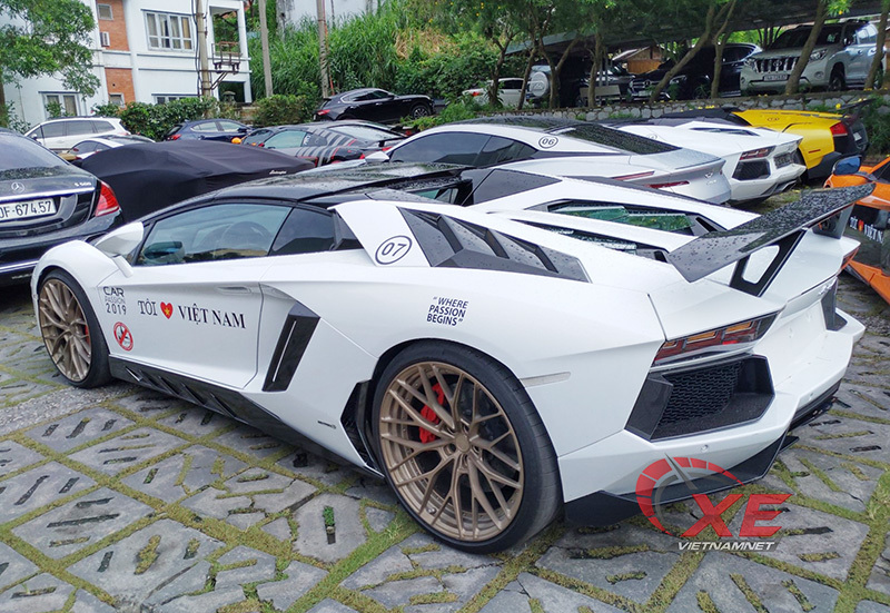 Đẳng cấp chơi siêu xe Lamborghini đáng nể của đại gia Tùng 'vàng'