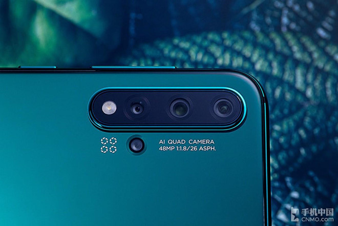 Bat chap cam van, Huawei van ra loat dien thoai moi hinh anh 4