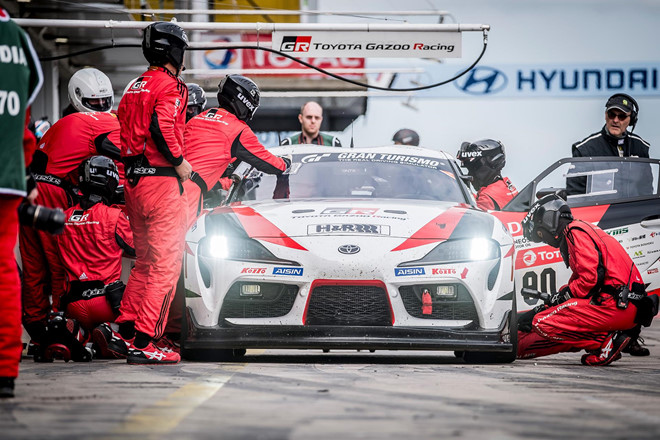 Chu tich Toyota dung ten gia de tham gia dua xe hinh anh 1