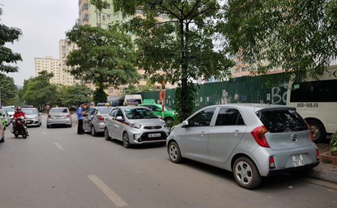 Long dong phan doi tai xe 'taxi cong nghe' hinh anh 1