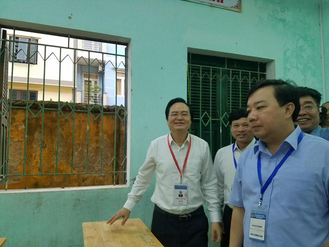 Bộ trưởng GD&ĐT nhắc giám thị lưu ý thiết bị công nghệ gian lận thi cử