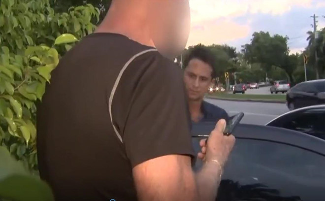 Chu nha dung iPhone gia lam sung khong che gon ten trom hinh anh 1